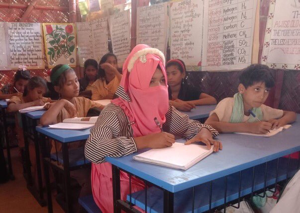 Education to End Cycle of #ChildMarriage Read Roshida's powerful story & learn how #ECW support in #Bangladesh reaches Rohingya refugees to ensure girls are protected & empowered to be in school & become child scholars not child brides! 👉 ecw.exposure.co/educating-to-e…