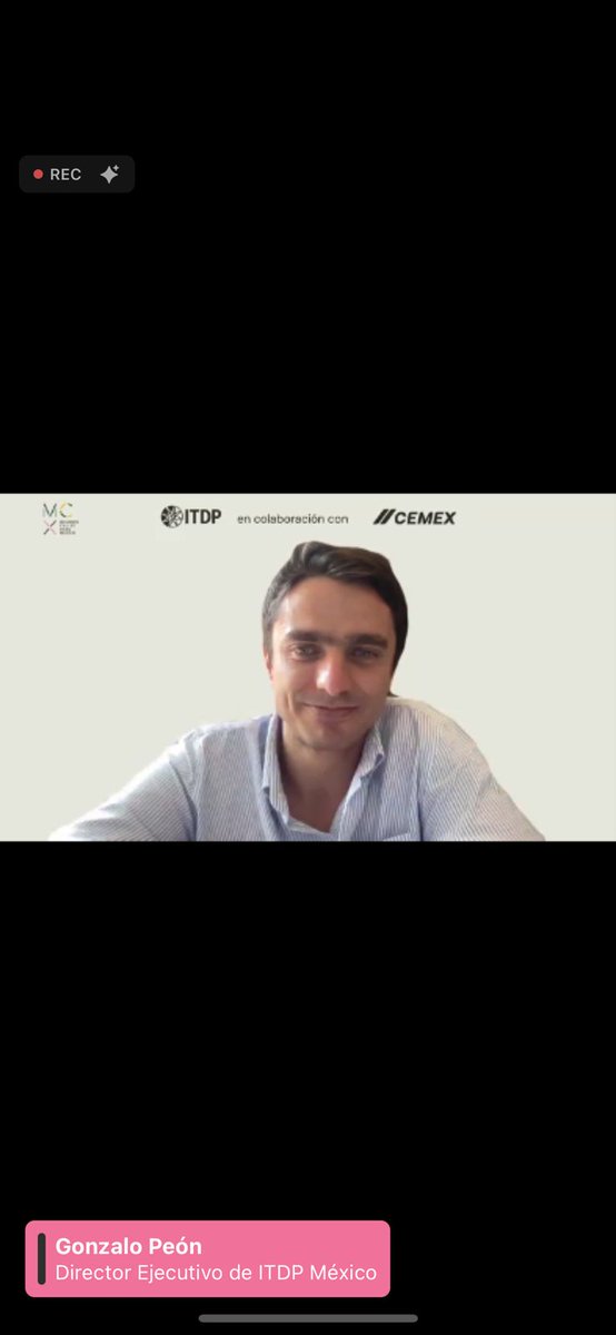 “Cada año alrededor de 16 mil personas fallecen por la emisión de partículas provenientes del combustible de los automóviles; esto representa un costo del 0.93% al 1.4% del PIB nacional”, <a href="/elpeonurbano/">Gonzalo PeónCarballo</a>, director de @ITDPMx durante el evento de <a href="/mejorescallesMX/">Mejores Calles para México</a>