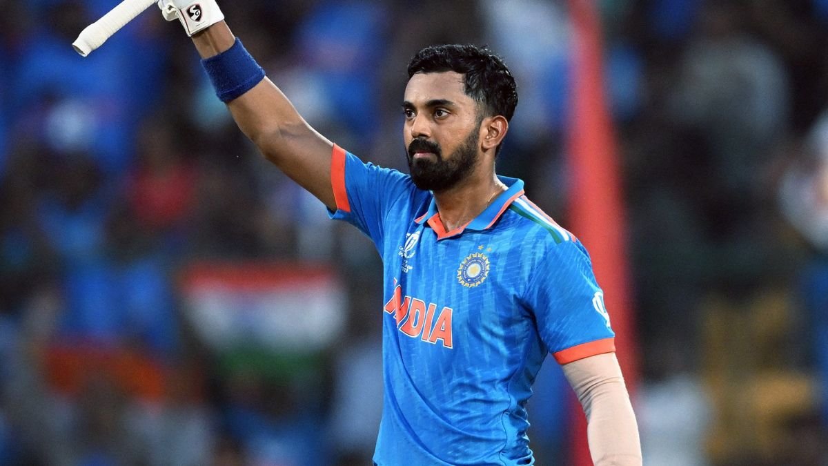 𝐇𝐚𝐩𝐩𝐲 𝐁𝐢𝐫𝐭𝐡𝐝𝐚𝐲 𝐭𝐨 𝐊𝐋 𝐑𝐚𝐡𝐮𝐥 @klrahul 

Bounced back like a whole different player.

In ODIs (2023):

66.25 Avg 
1060 Runs in 24 innings
9 50+ Scores with 2 100s
Klassic Match winning knock of 97(115)* against Aus in CWC 2023.
Scored 103 Runs against SA