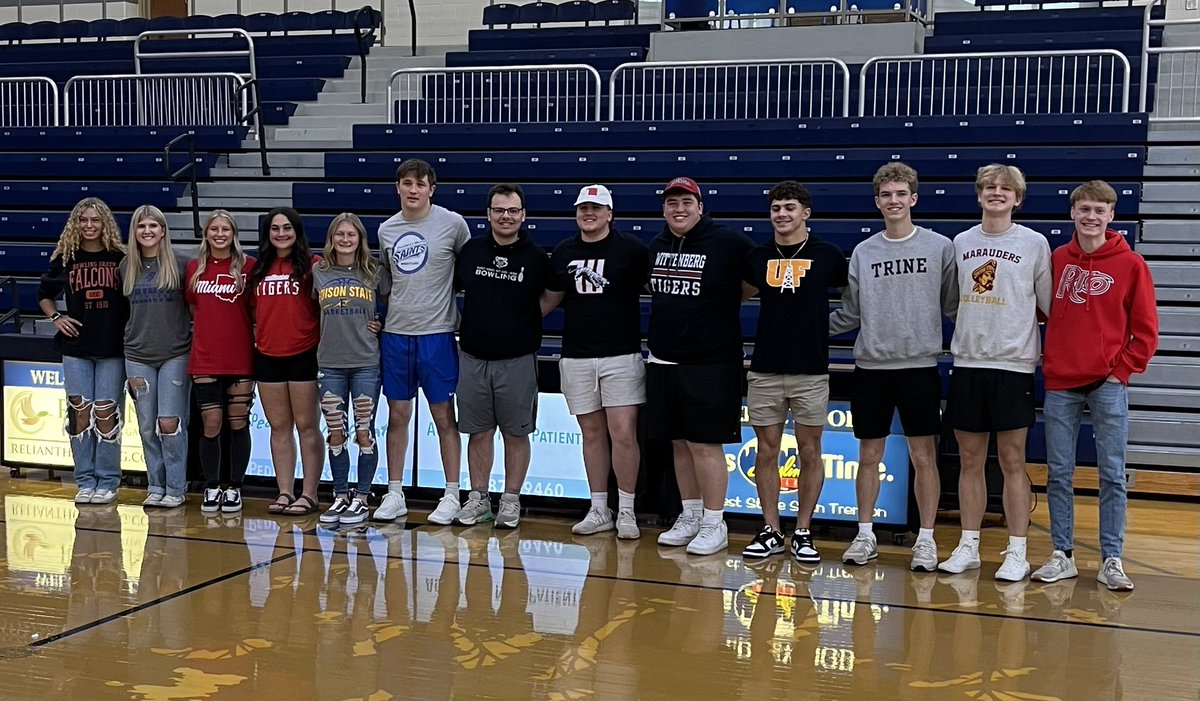EdgeGirlsBBall's tweet photo. What a day for Edgewood athletes…Proud is an understatement!!  Congrats to @RylieHoman on her commitment to further her academic and athletic career at Edison State!  You have done so much for our program and we thank you!!  Keep doing great things ❤️ @ESCC_Chargers https://t.co/fPDvWHXRVo
