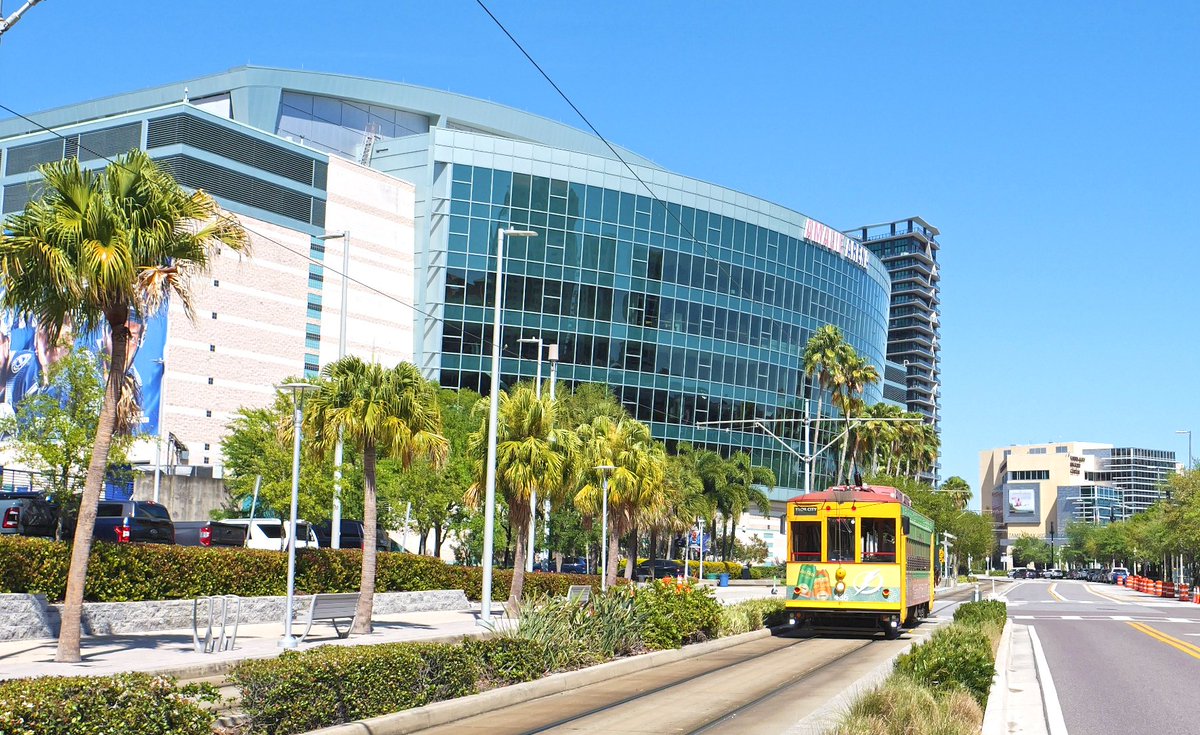 A busy weekend ahead at @AmalieArena! Breeze by event traffic on the #TECOLineStreetcar.  
🤘 Friday - @98rocktampabay #RockFest
🎤 Saturday - @GloriaTrevi
🚶‍♀️ Sunday - @JDRF #OneWalk

Streetcar service every 12-15 minutes.