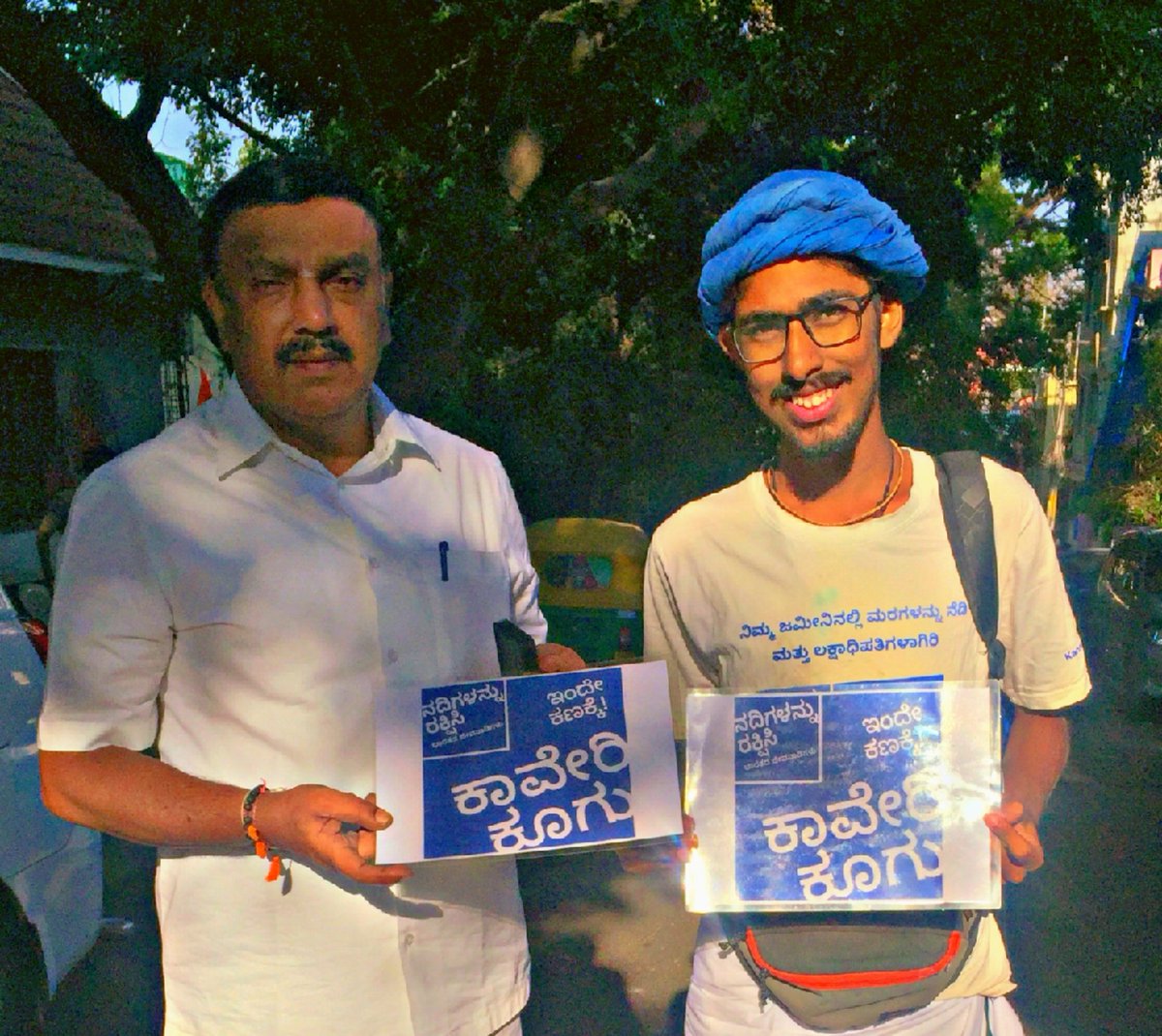 🌟 Grateful for MLA @Ravi_LA from Basavanagudi Constituency for supporting my Barefoot Padayatra. His dedication to joining hands with @SadhguruJV 's call is truly inspiring. Thankful for his pledge to support my journey and offer assistance. 🙏 @rallyforrivers