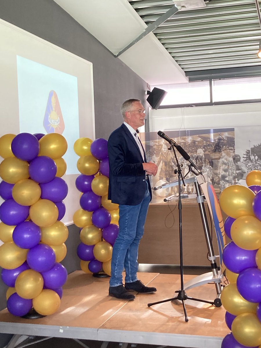 Vandaag aanwezig bij afscheid van Frans Schippers als directeur Veiligheidsregio Kennemerland.Hij heeft het opgebouwd tot een toonaangevende organisatie van brandweer, ambulance,GGD en Veilig Thuis.Samen met zijn collega’s,zegt hij dan🙏.Onze inwoners mogen trots zijn op hun VRK!