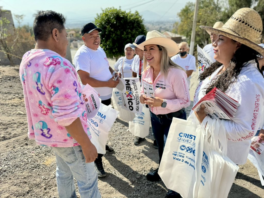 CristinaSanCol1's tweet photo. Estamos redoblando esfuerzos en esta 2da mitad de #Campaña, #CumpliendoDe🩷 lograremos que el #DistritoFederal14 tenga la representación que merece. https://t.co/AT8kd0QmWU