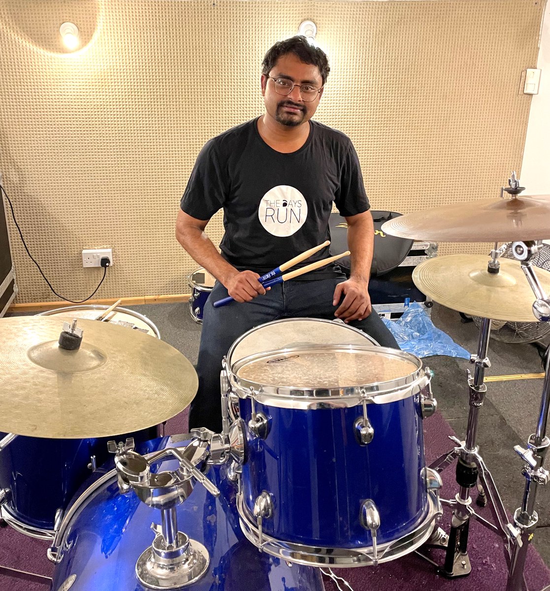 thedaysrun's tweet photo. A massive WELCOME to Chandra, our new man behind the kit! Also, we are live next at the Gunners pub, London on Saturday the 27th April, free entry. See you there!

#newdrummer #livemusic #livemusicphotography #thegunnerspub #rehearsal  #drummer  #drumming #liveband #thedaysrun https://t.co/1JmTRRxz7E
