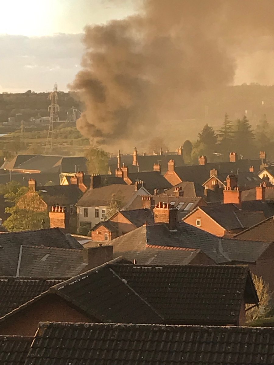 arostron's tweet photo. 3 small explosions in the centre of #Frodsham just now https://t.co/ORaj0WGs6b