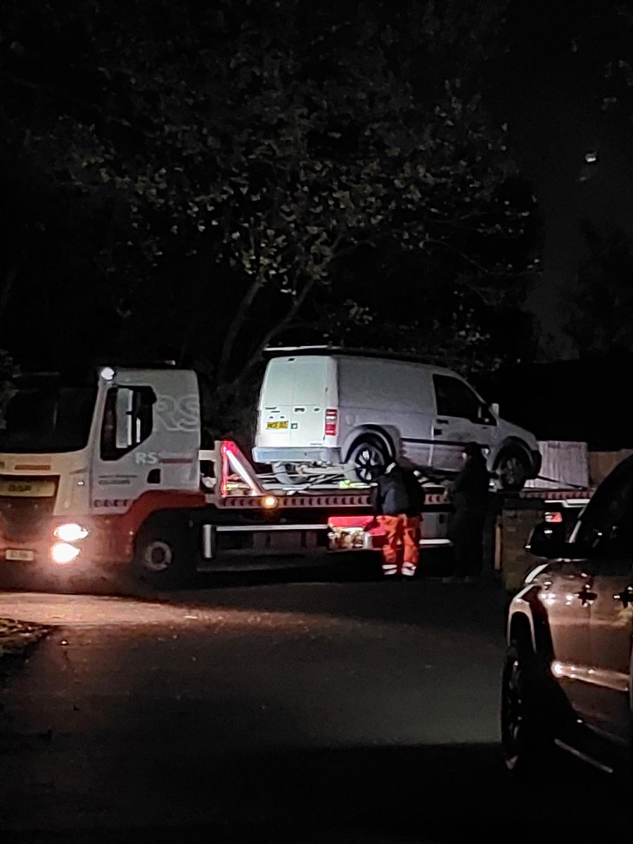 With help from @BilstonWMP , officers managed to track down and seize a stolen van last night via an out-of-hours court warrant. PC 27431 Dinu completed some fantastic work, to ensure the owner got their van returned #teamwork