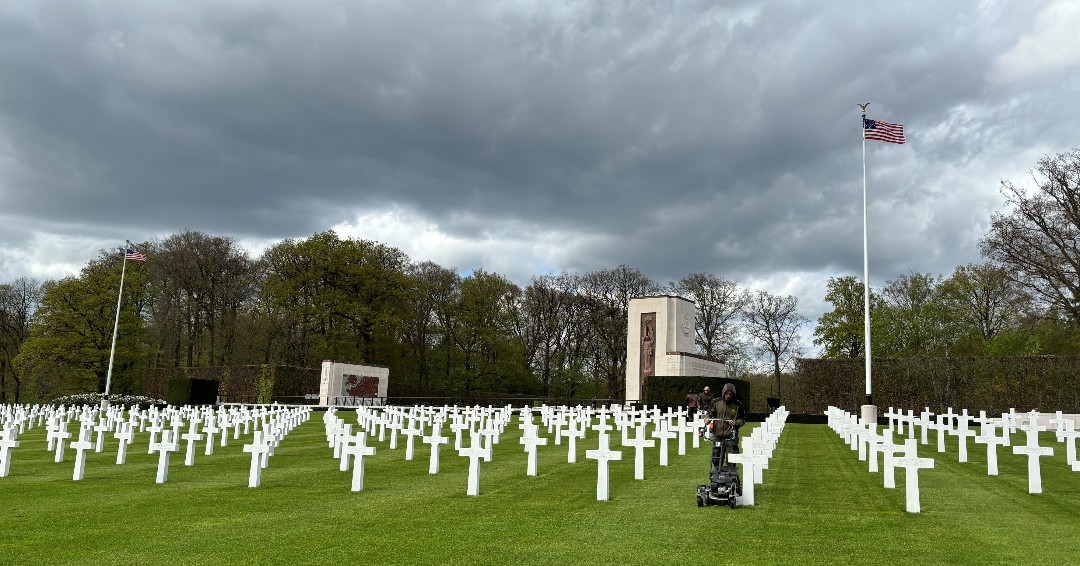 Rain or shine, our cemetery staff honors our fallen servicemen and women in every circumstance by maintaining our cemeteries no matter what the weather is like. 📸 Gardeners tend the grass in plot B at Luxembourg American Cemetery while a storm approaches, April 16, 2024.
