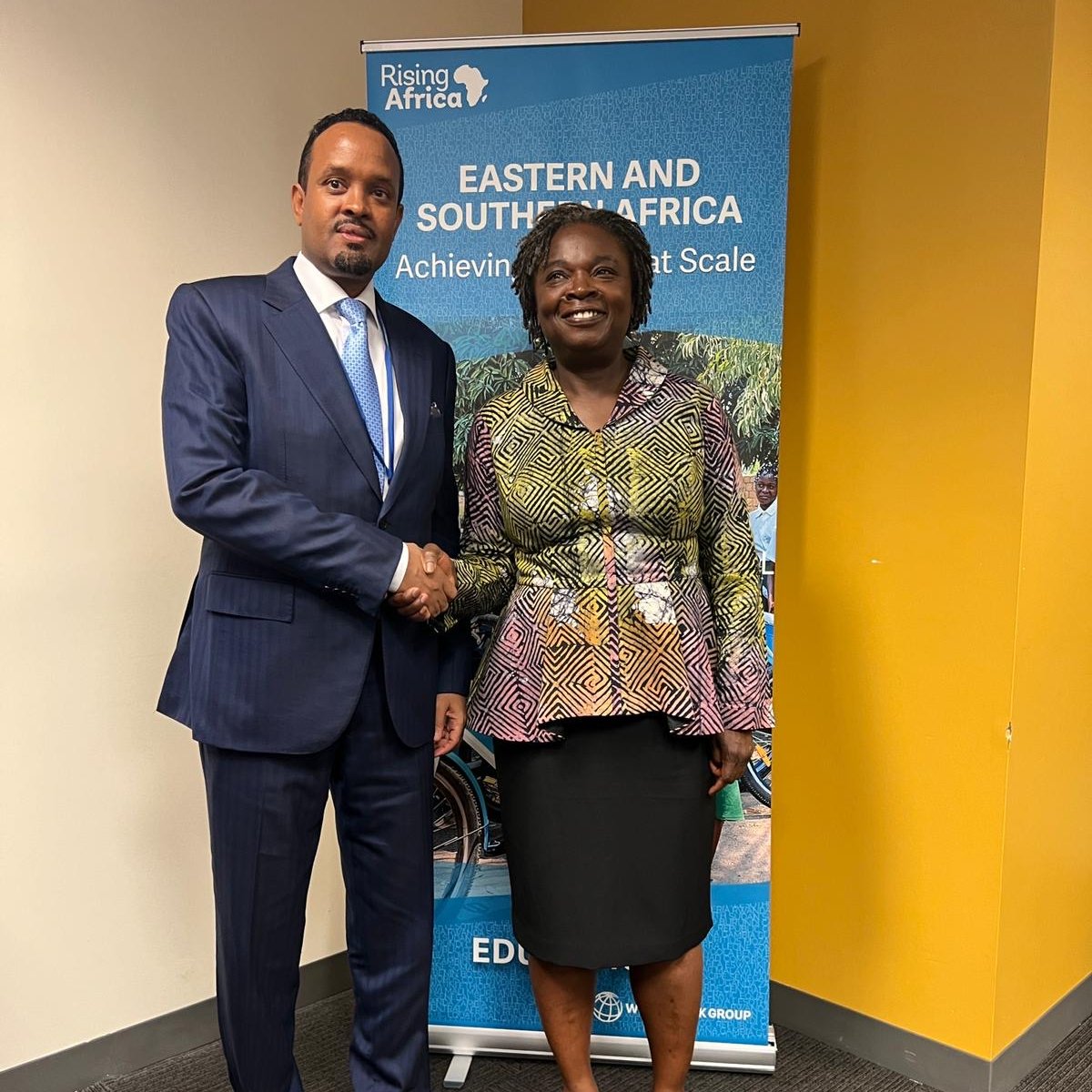 Good meeting with @MoF_Ethiopia Minister Ahmed Shide at the #WBGMeetings. We agreed to speed up work on a program to support #Ethiopia's reforms and ensure adequate social protection to protect the most vulnerable Ethiopians.