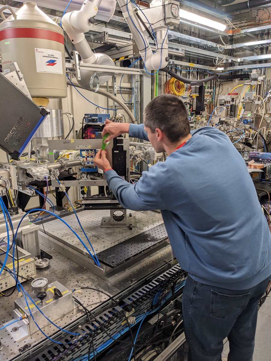 Chris Smith (@smithchemistry) on Twitter photo More beamtime <a href="/B18Diamond/">Diamond B18</a> with Kevin Lovelock and Frances. Lewis obviously doing all the hard work as we look at Zn. <a href="/UniRdg_Chem/">UniRdg Chemistry</a> More beamtime <a href="/B18Diamond/">Diamond B18</a> with Kevin Lovelock and Frances. Lewis obviously doing all the hard work as we look at Zn. <a href="/UniRdg_Chem/">UniRdg Chemistry</a>
