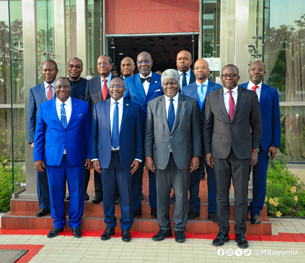 Ahead of the inauguration of the Headquarters of the Côte d'Ivoire-Ghana Cocoa Initiative, I had the honour of hosting H.E. Robert Beugré Mambé, Prime Minister of the Republic of Côte d'Ivoire, at the Jubilee House this evening, for mutually beneficial discussions on the ongoing