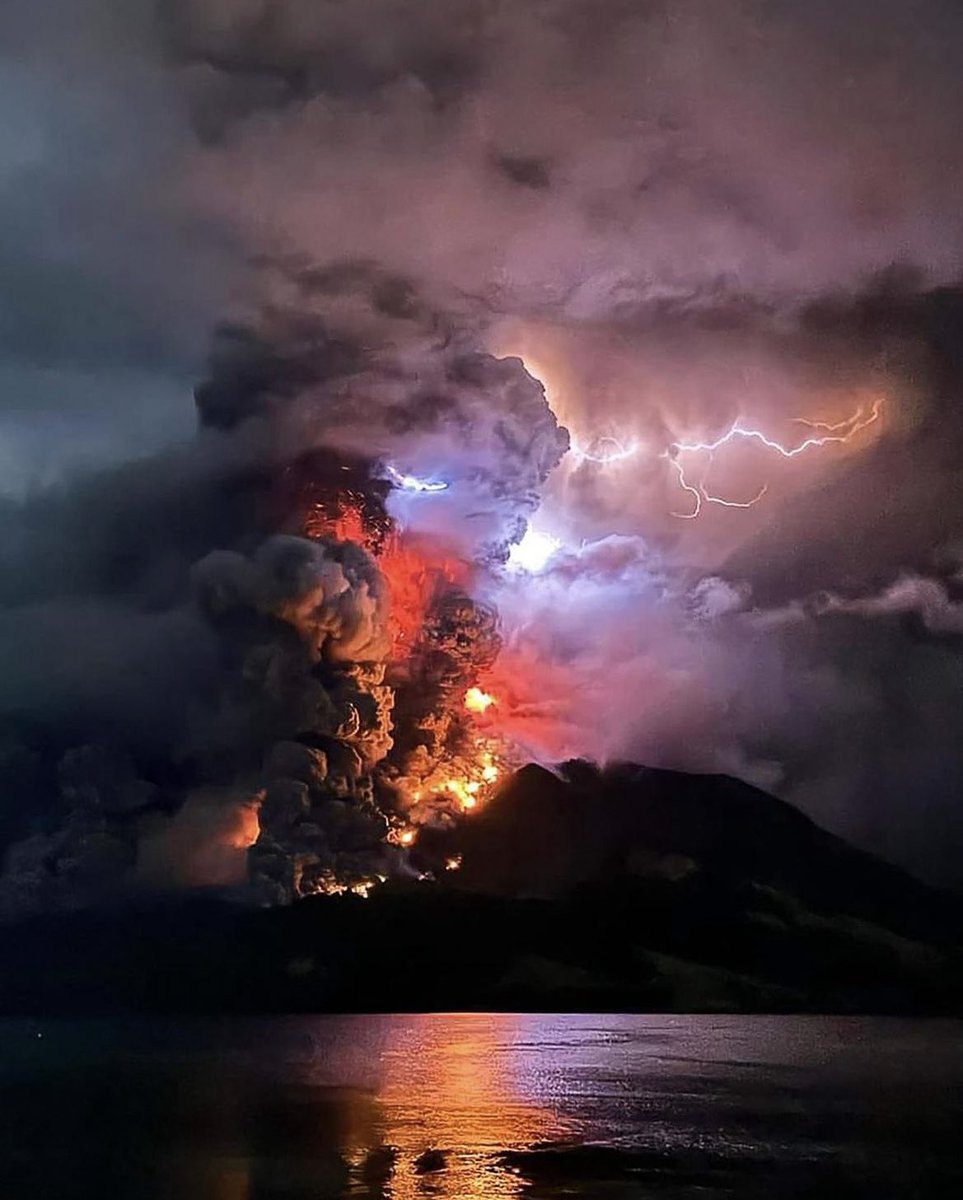 Gunung Ruang, Sulawesi Utara, 17 April 2024

📷: <a href="/PVMBG_/">PVMBG-BADAN GEOLOGI-KESDM</a>