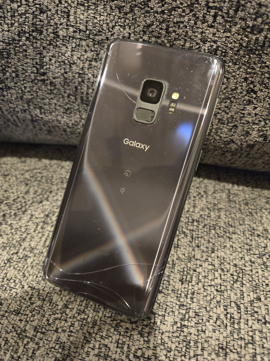 およそ6年ぶりにGalaxy S9からS24にスマホの買い替えをしました。バッテリーの持ちと全体的なもっさり感は解消されましたが今ひとつ感動がないというか。。10万円以上する割に満足度は低い買い物だと思いました。#Galaxy #GalaxyS24