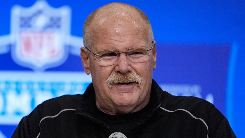 Might Andy Reid's Chiefs make their most aggressive move up the board since selecting Patrick Mahomes in 2017 -- and help the Bears' roster-building efforts in the process? Here are three potential win-win trades in Round 1 of the 2024 NFL Draft. nfl.com/news/three-win…