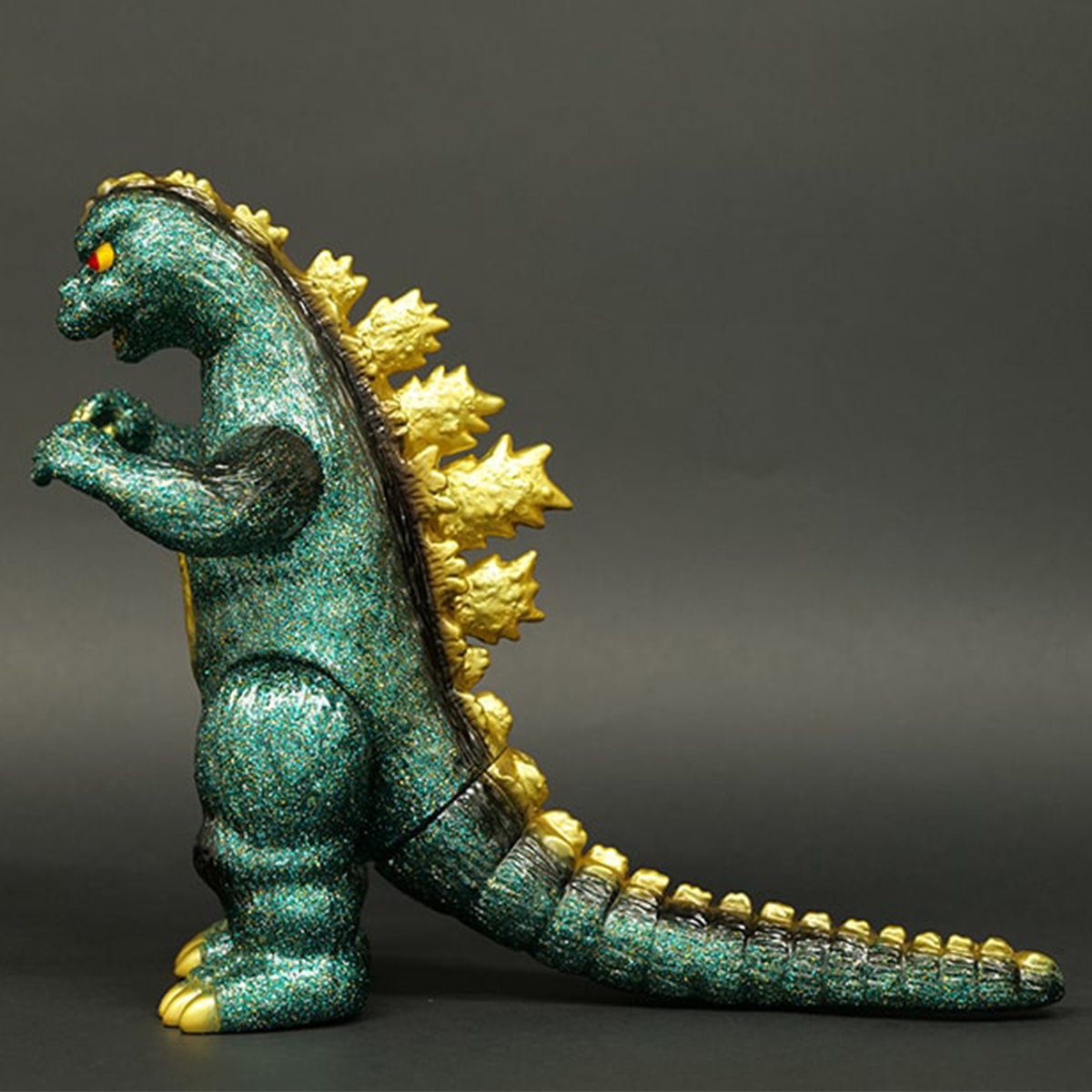 ✨💚 Behold the glittery green glory of the Godzilla Store Limited Color ver. Marusan Godzilla (1974) 450 sofubi! Get yours now: ow.ly/gCkY50RbVaS