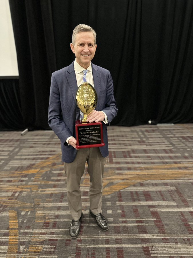 Congrats to Member Scott Rodeo, MD, of @HSpecialSurgery and #teamphysician the @nygiants on the Jerry “Hawk” Rhea Award from @NFLPS1966 given to an outstanding physician who has made great contributions to the @NFL. #WednesdayWin #OrthoTwitter