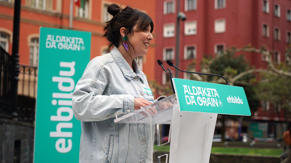Azken txanpan Erandion elkartu gara, Getxo eta Leioatik bizikleta-martxan etorritakoekin batera eta berotasun ikaragarriz atera gara bertatik. 

Zuek bultza hortikan eta guk bultza hemendikan, ikusiko duzue nola laster aldaketa etorriko dan!
#AldaketaDaOrain
