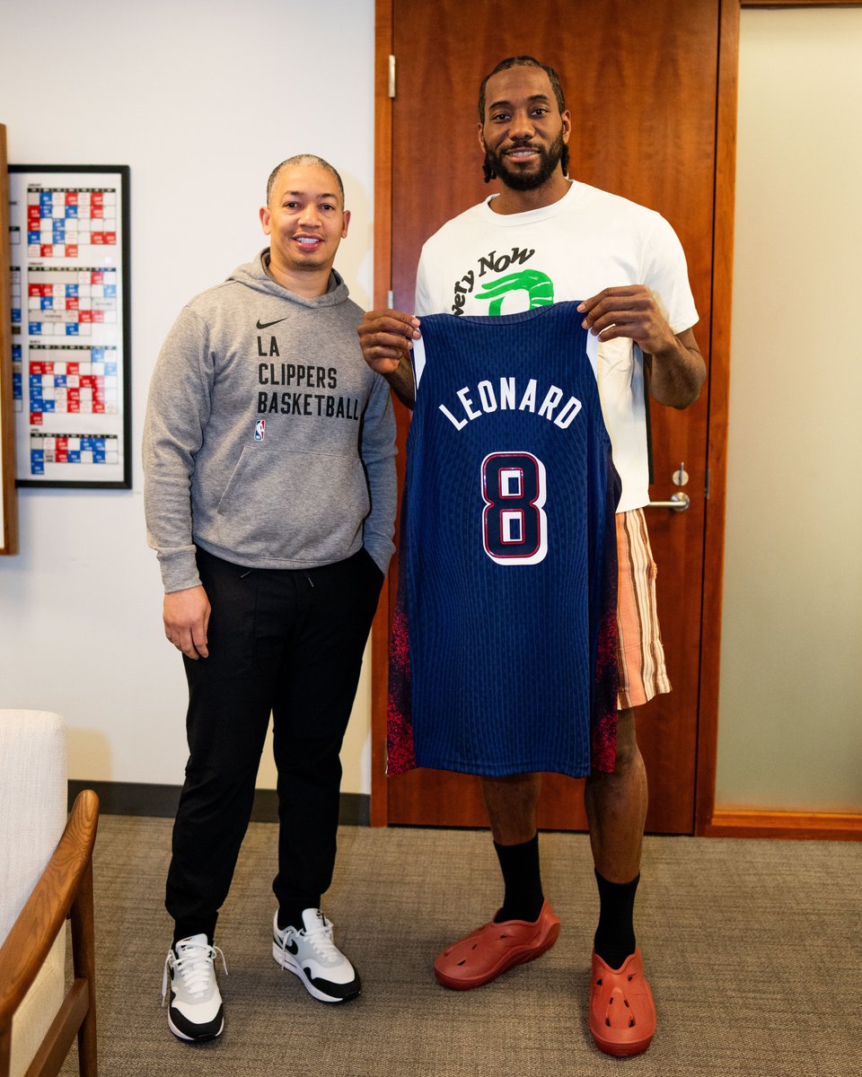 it's official... Kawhi is joining Coach Lue at <a href="/usabasketball/">USA Basketball</a>!

red, white, &amp; blue suit you well, Whi 😉