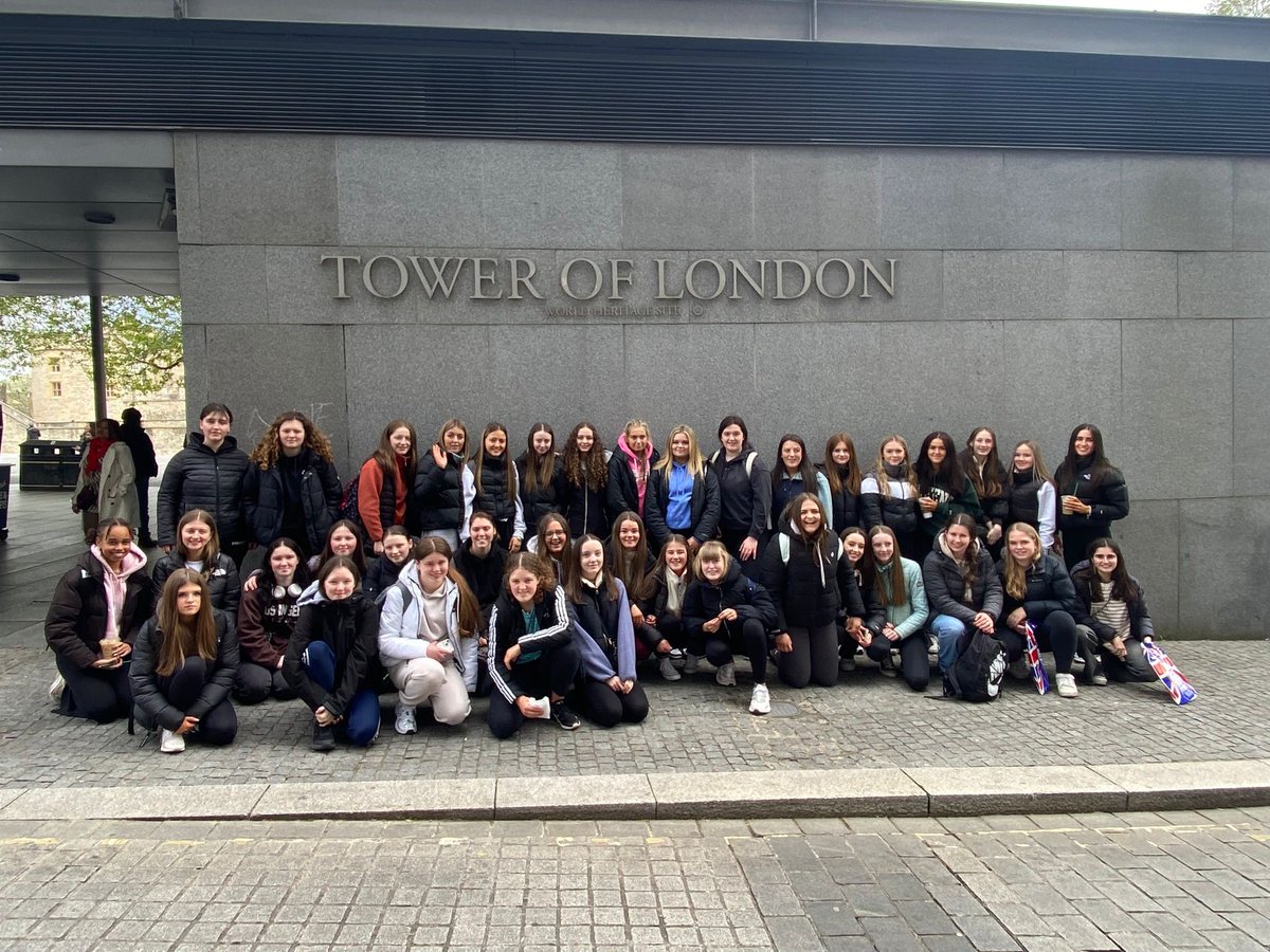TY London Tour 24 has begun🇬🇧. An early start 😴couldn’t dampen our spirits with visits planned to the museums, Tower of London & Buckingham Palace💂, followed by a fantastic guided city tour and dinner @hardrockcafe in Piccadilly. #ScienceMuseum
#NaturalHistoryMuseum
 #London