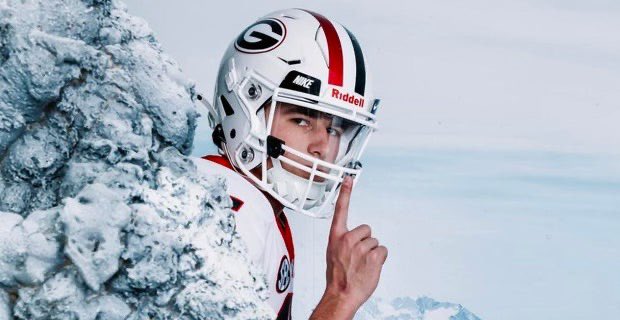 Ryan Montgomery’s HC @stefadams87, OC Matt Best + private QB coach @BradMaendler went into incredible detail describing Georgia’s new QB commit. All three shared w/ @Dawgs247 Montgomery’s mental + physical makeup. A common theme: “Football junkie” 🐶 247sports.com/college/georgi…