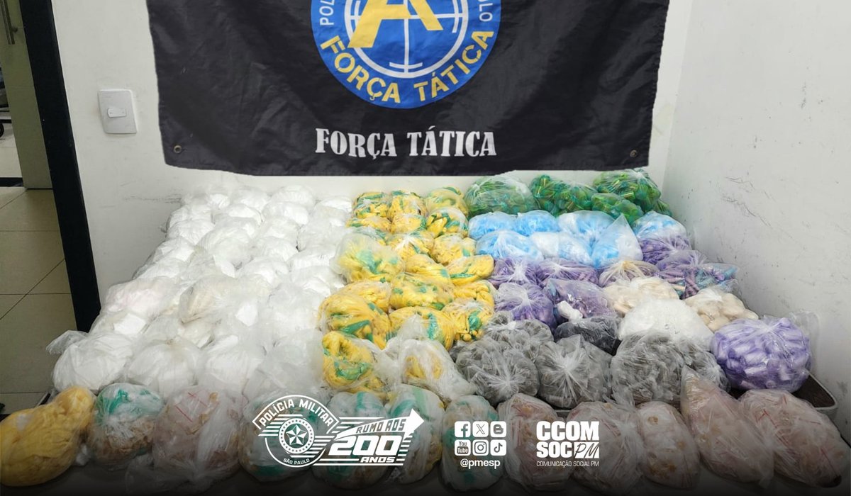 Polícia Militar apreende mais de 9,6 mil porções de drogas no centro de São Paulo/SP Confira: x.gd/dJPki