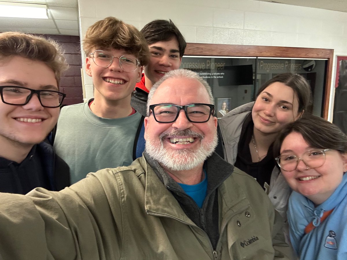 A bit late posting this pic from our team meeting last week. @FRJHschool @QEPioneers @miniboats @TownofCBS