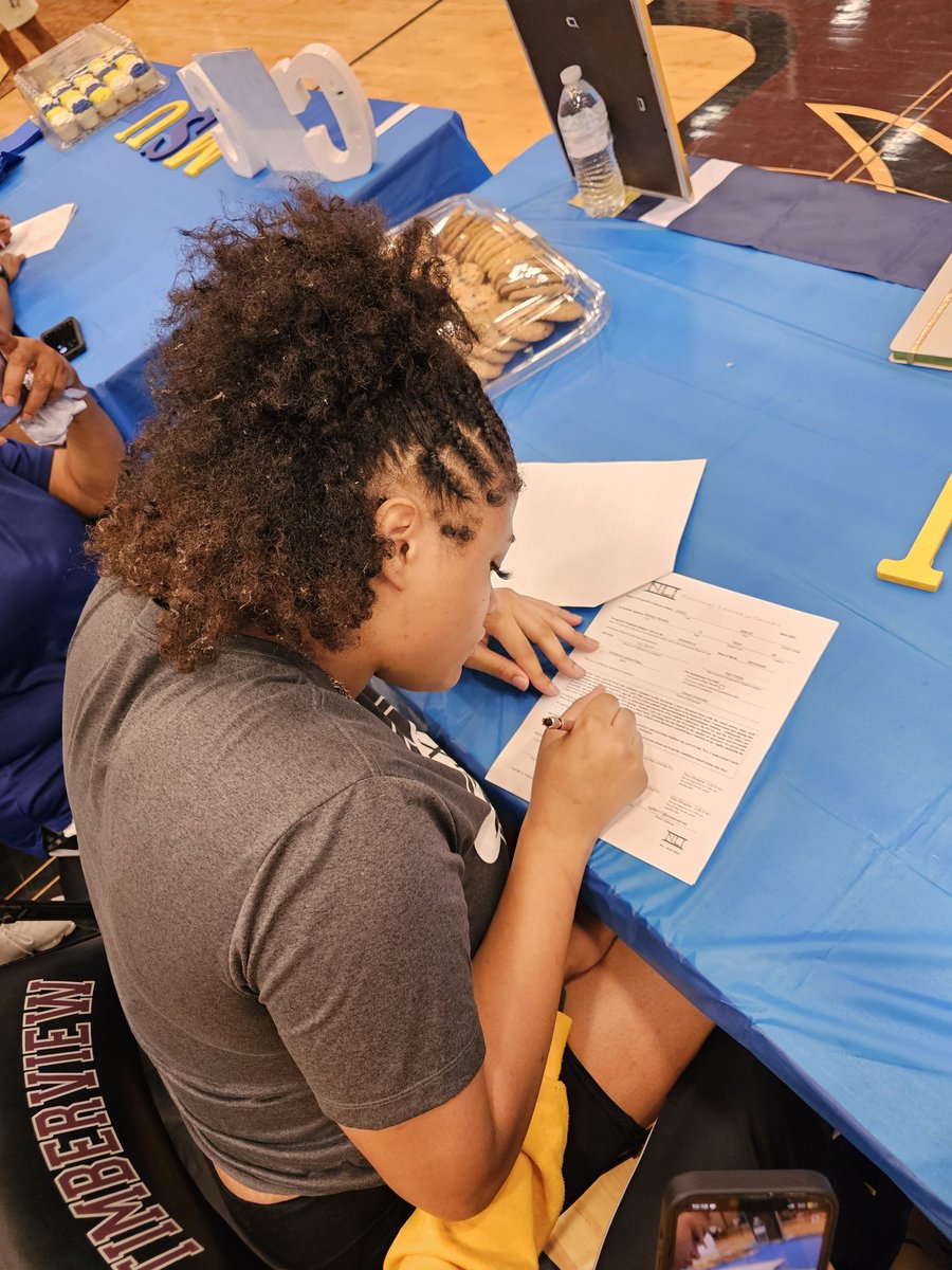 s/o to our all everything @Emilee_Jones_ on signing her NLI 2day to continue her career at CAA Champs @DrexelWBB. Em was All tourney at State, Reg, BeYoutiful Classic, Allen and Spring Creek. All-State, Regs & District. THSCA Super Team. 1k pt scorer. Defensive MVP. #SuperWoman