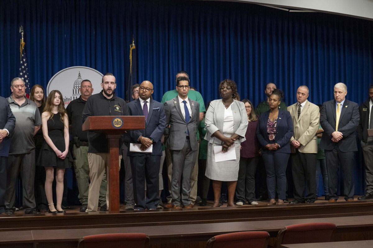 RepDeasy's tweet photo. I was proud to stand with my colleagues today as we honored our PA #911operators in an effort to raise awareness about how we can support them in what is oftentimes a difficult job. We thank them for their service to our community! https://t.co/dZlzgYXNlg
