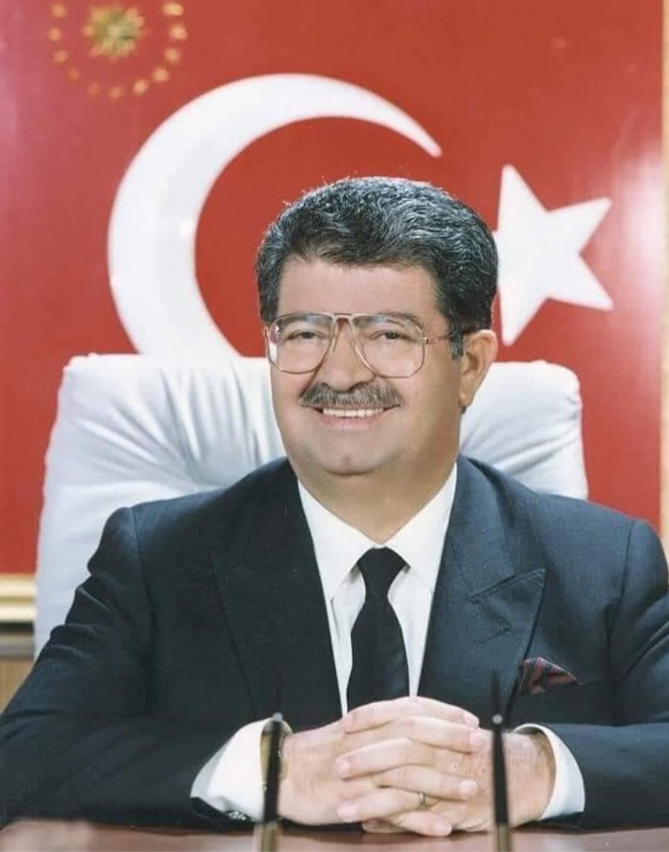 Türkiye Cumhuriyeti'nin 8. Cumhurbaşkanı Kıymetli Devlet Adamı Turgut Özal'ı vefatının yıl dönümünde rahmetle ve minnetle anıyoruz.