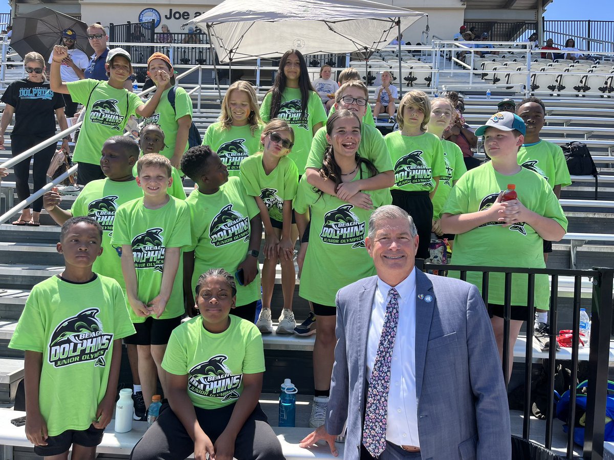 🌟🏅 Superintendent McQueen had a fantastic time at the Junior Olympics this morning! Huge shoutout to all the competitors, staff, and volunteers who made it all possible. We are incredibly proud of everyone involved! 🙌👏 #JuniorOlympics #ProudDistrict #Inspiration #Teamwork 🌟