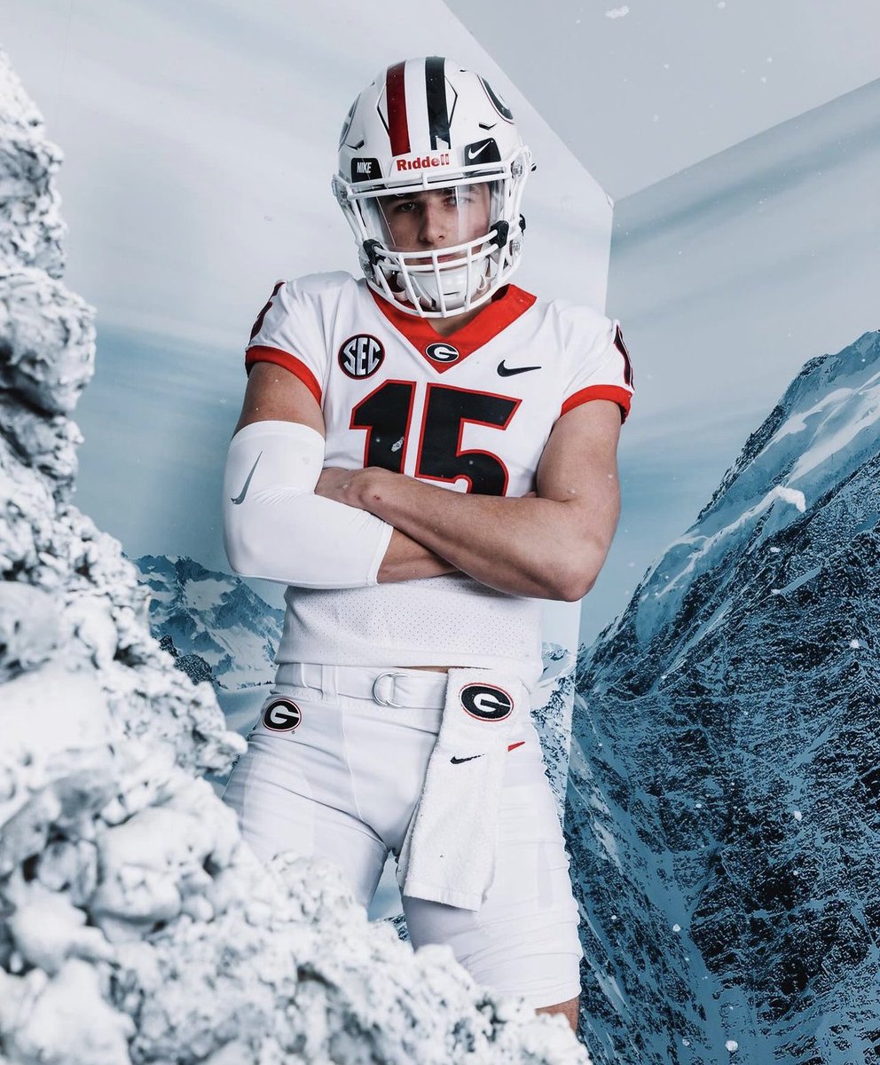 Special Edition of the Georgia Show. New QB commit Ryan Montgomery sits down with DawgsHQ to discuss his commitment to the Bulldogs. #GoDawgs youtu.be/uQ87z9w9nIU