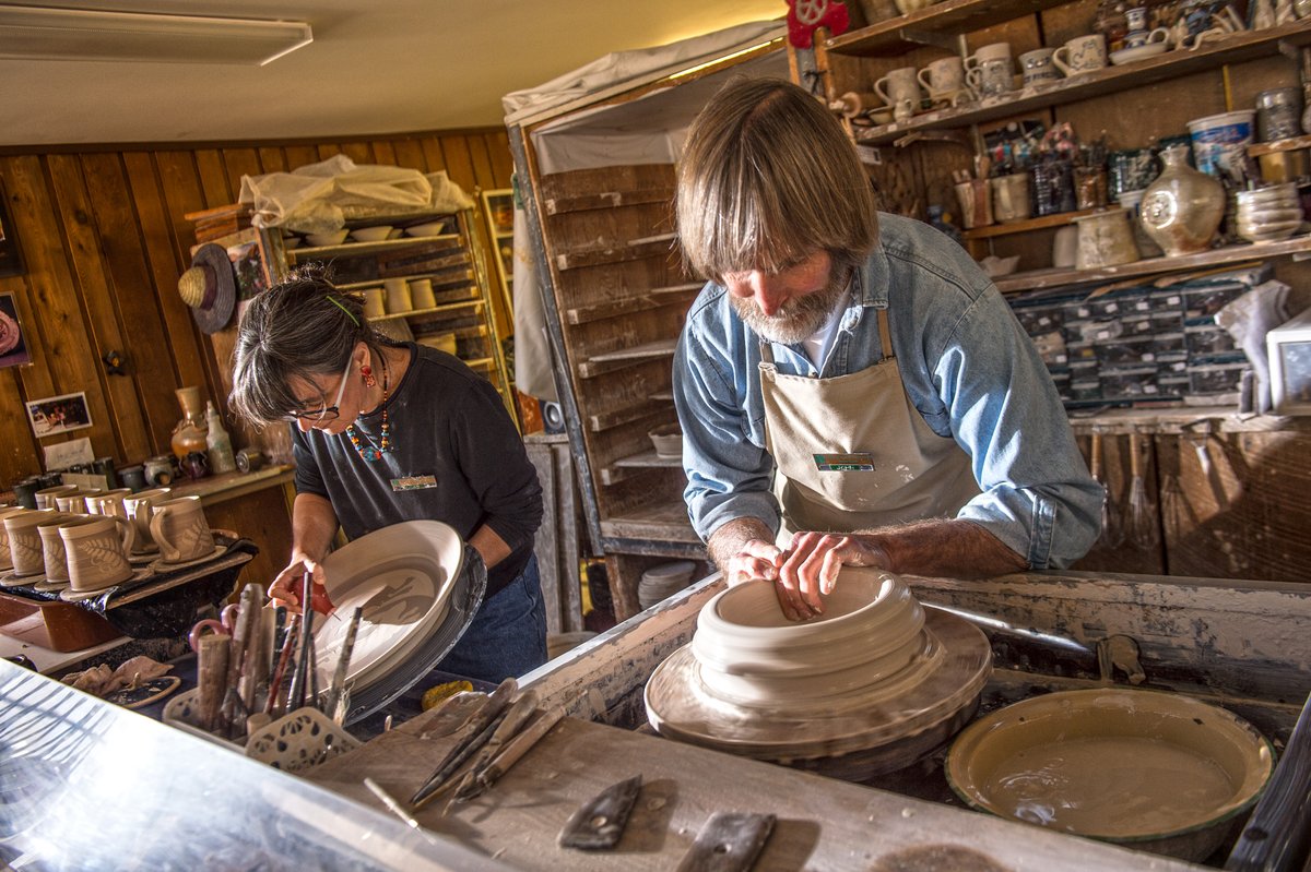 ArkStateParks's tweet photo. Great news — the Ozark Folk Center is open for the 2024 season! 🎻 Time to plan your visit to enjoy some down-home music, artisan crafts and more. #ARStateParks https://t.co/YexI5g2w81 https://t.co/0NuFa4MoRW