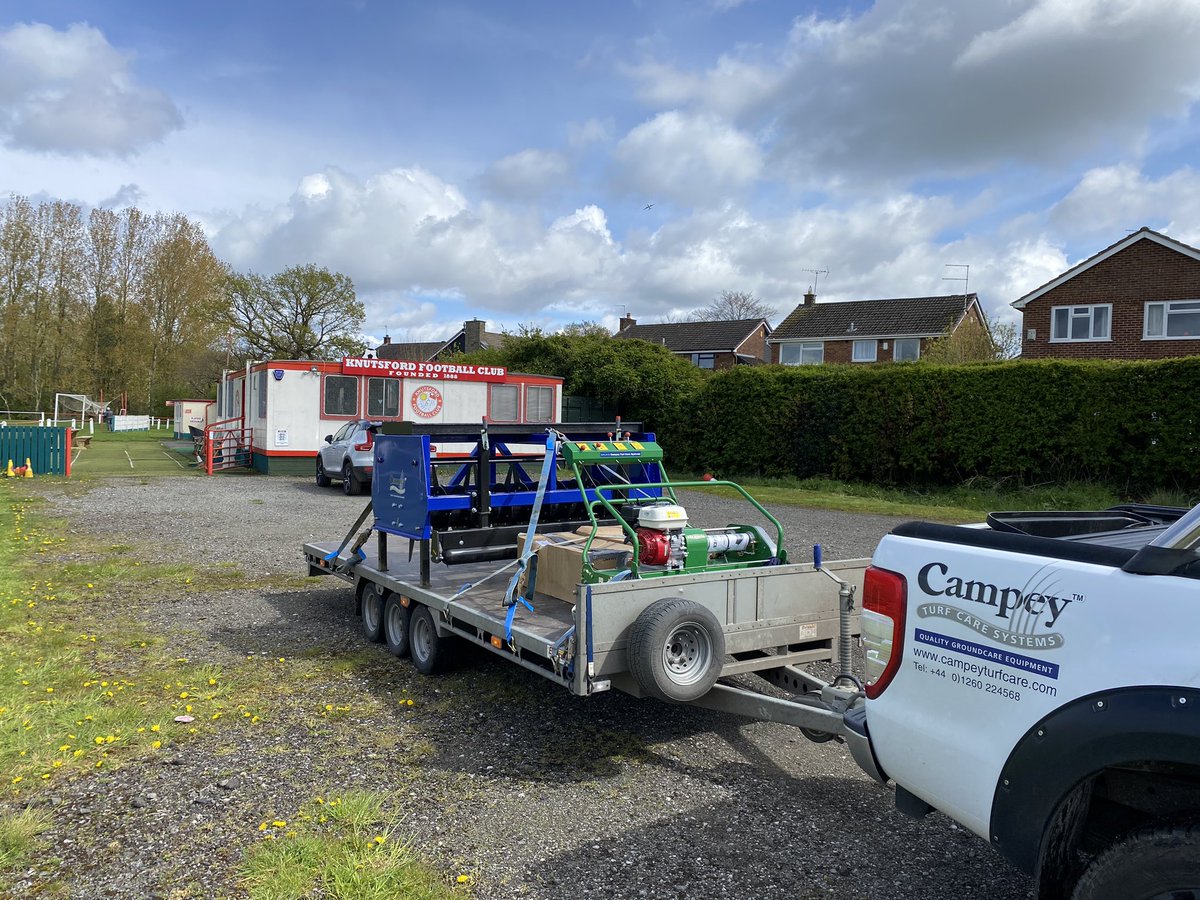 Another @FootballFoundtn grant being put to good use! @DennisMowers G860 with additional cassettes and Tomlin slitter from @CampeyTurfCare @KnutsfordFC