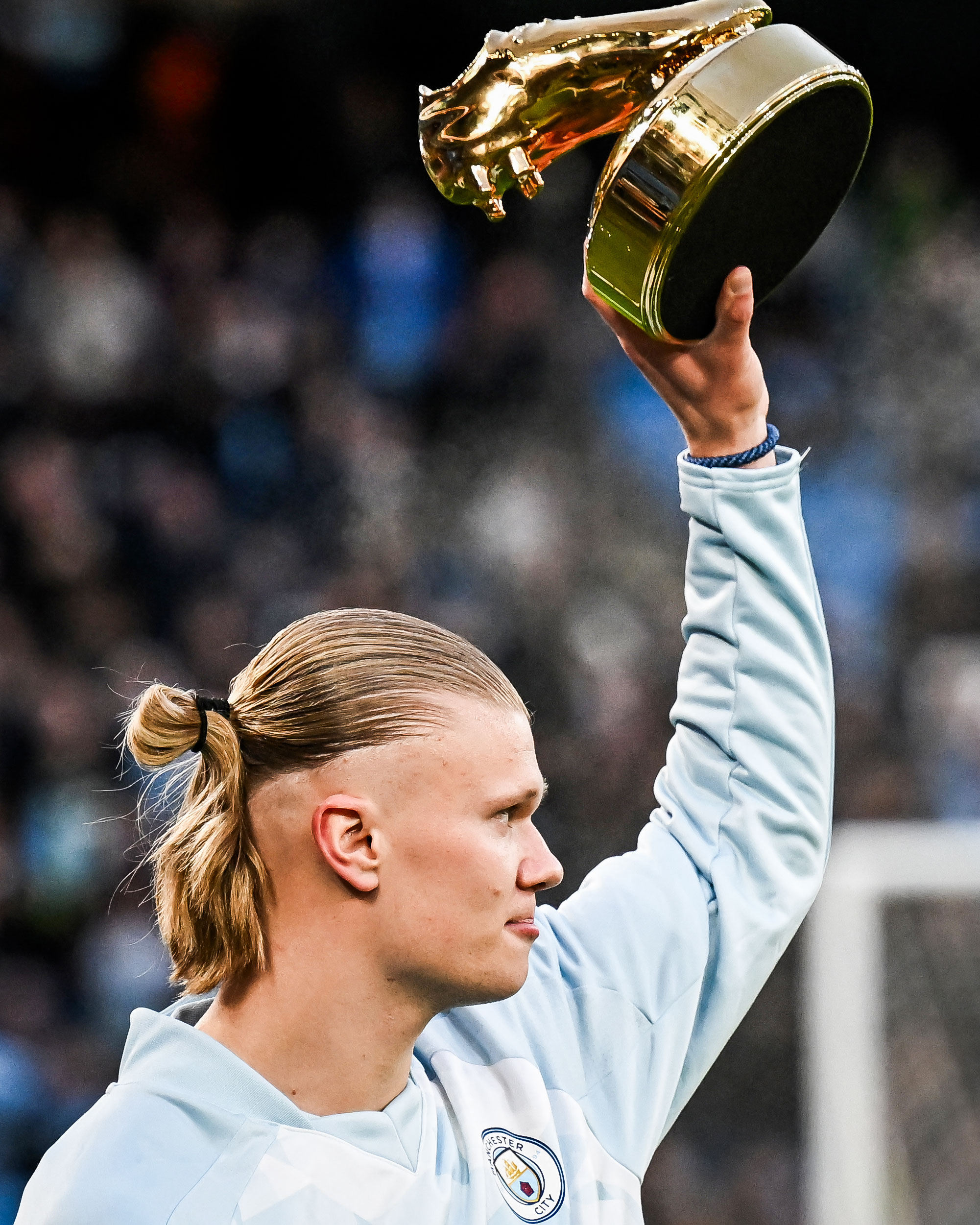 B R Football on X Haaland and Rodri were presented with their awards for 2022 23 European Golden Shoe and UCL Player of the Season https t JnnUZuv8Hp X