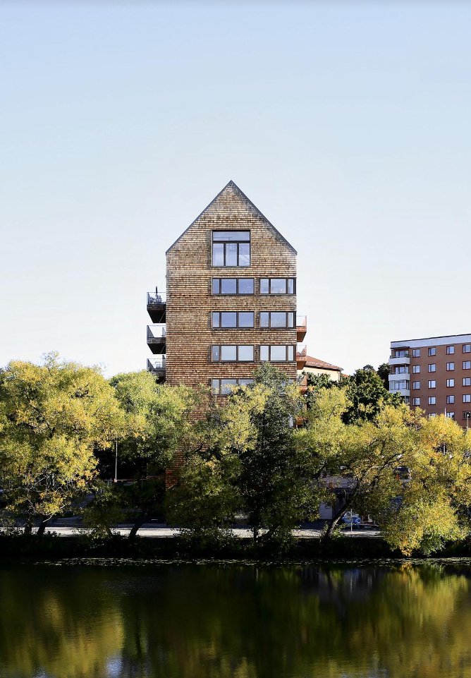 Built in only 7 months utilizing prefabricated mass-timber, the Strandparken Building by Wingårdhs are apartments containing: •8 stories •34 apartments •ranging in size from 1 to 4 bedrooms •2 point access blocks