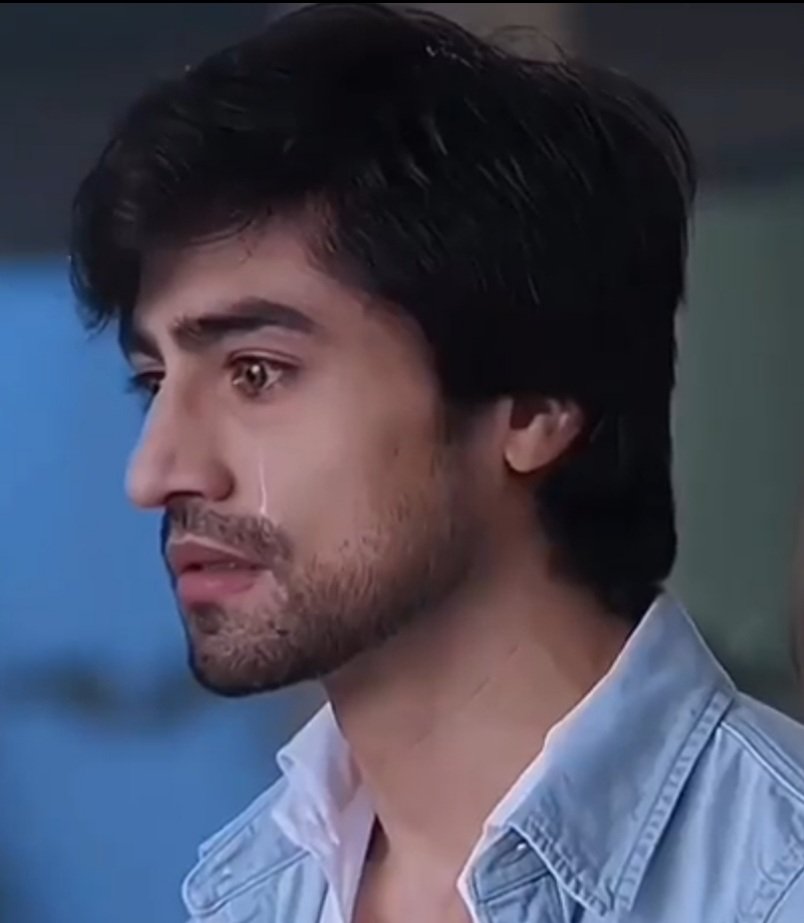 itskhuku's tweet photo. He keeps experimenting with his ckts,nuances of his ckts &amp; his looks!As he shows up after 2 months he looks rested,fresh&amp; completely different!I've always been puzzled by his appearances-he never looks the same!
From Raghav to Sahir,Adi, Abhi &amp;now🤔 
#TheVersatile #HarshadChopda https://t.co/jp0L6vBt2p