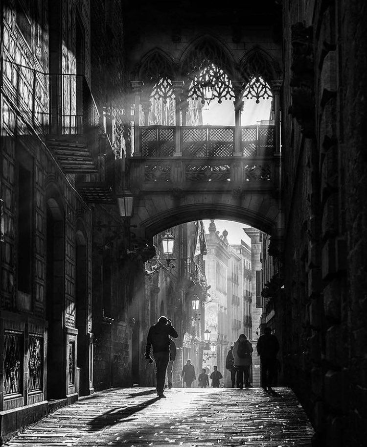 Stunning Sunlights in Barcelona 🇪🇸 by Jorge Llorca Martínez
#spain #barcelona #street #bnw