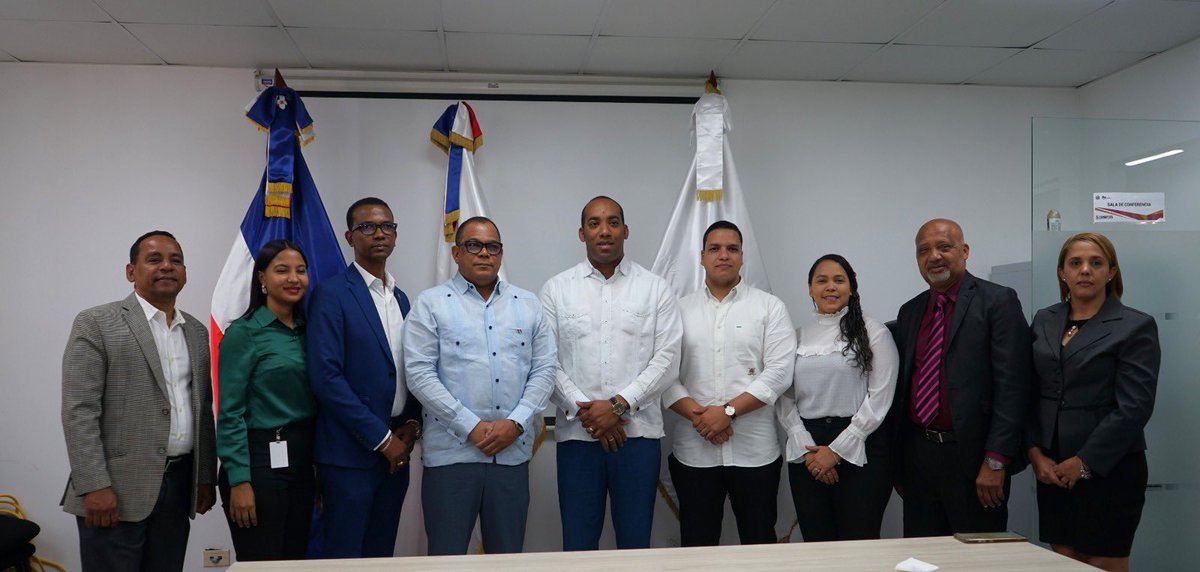 comunidadsegurd's tweet photo. En un esfuerzo por fortalecer el bienestar de las familias dominicanas, el Programa Comunidad Segura y el Consejo Nacional de Población y Familia @conapofard han firmado un convenio con el objetivo de unificar esfuerzos para desarrollar programas y proyectos sociales. https://t.co/USGEupgEQU