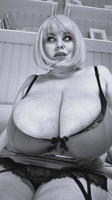 Vote for me in the MV Contest Monochrome Madness Contest and receive GIFTS💦🎁 (check the flyer) @manyvids<a href="/tag/tittytuesday"class="tags"><span>#tittytuesday</span></a>