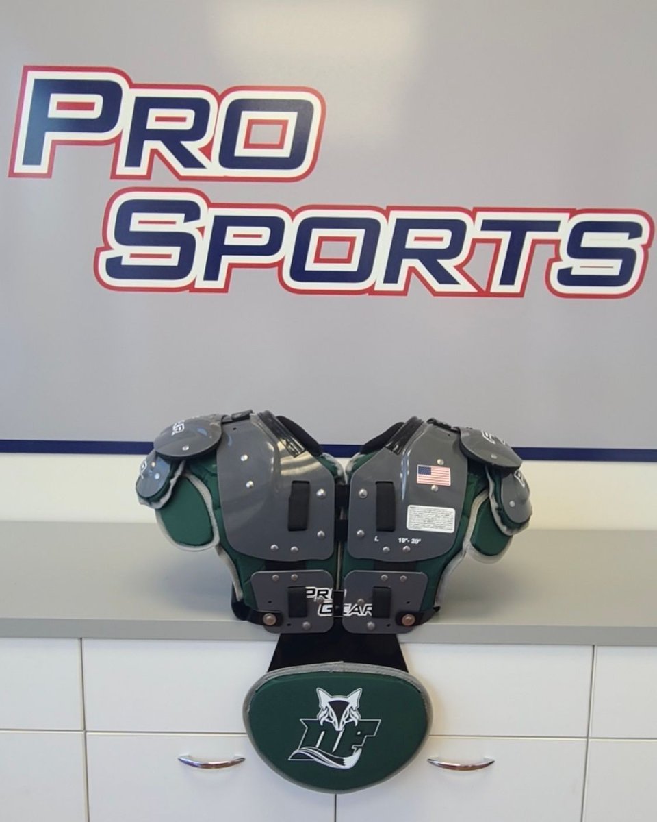 @dfhsfootball is set for the season with these #ProSportsCustoms!🏈🙌

Shoutout to Michael Hemphill and First Team Sports (@FirstTeam1994) for helping us get the Silver Foxes of @dutchforkhigh #GearedUp!❗

#KnowTheLogo #MadeInTheUSA #HighSchoolSports #FootballSeason #ShoulderPad