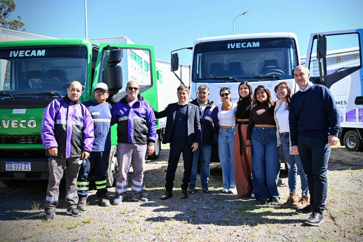 Kicillofok's tweet photo. Además, presentamos los 3 camiones que recibió el municipio para mejorar la gestión de residuos, a través del programa Mi Provincia Recicla de @ambientepba. https://t.co/eExkw9zmYL