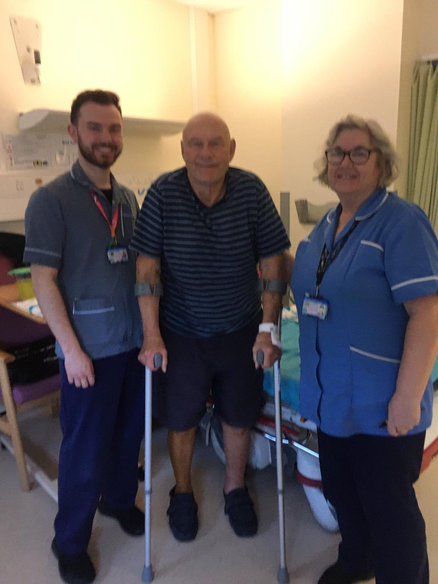 Emma_L_18's tweet photo. 🦴🦴Same day hip replacement surgery today @207Uhdb. One very happy patient. Well done team ⭐️⭐️
#samedayjointreplacement #UHDB #hipreplacement #proudteam #teamwork patient consented to the photo being shared. https://t.co/EwH6VzhdZS