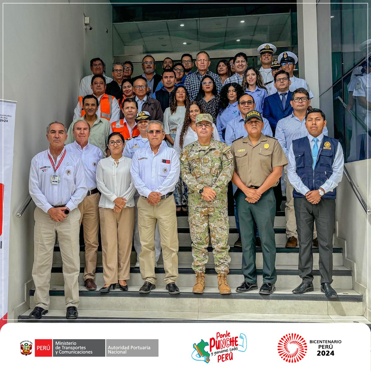 APN_PuertosPeru's tweet image. 👷 Ello con el fin de capacitar e intercambiar información sobre las buenas prácticas, avances tecnológicos y experiencias en materia de protección y seguridad portuaria, lo necesario para garantizar un comercio marítimo seguro a través de los puertos.
#CódigoPBIP