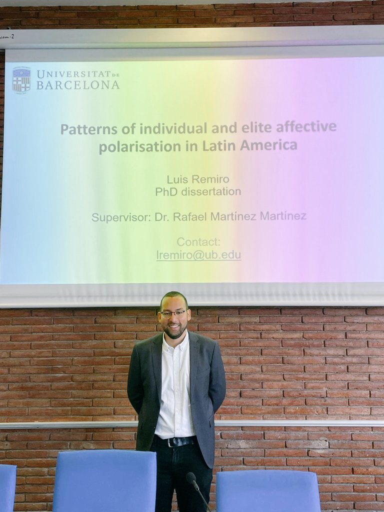 Today I successfully defended my PhD dissertation and I'm speechless. I'm deeply grateful for the support of all my colleagues at @CPoliticaUB and the insightful comments of this wonderful committee @Evaanduiza @EelcoHarteveld @luismmiller.