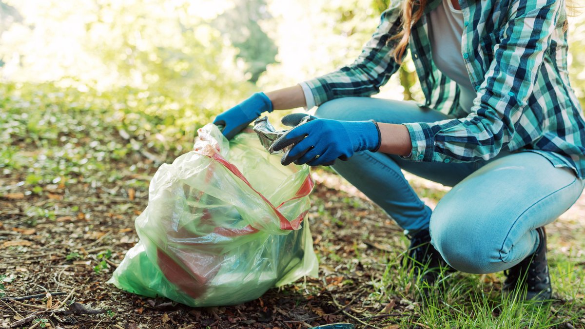 In the time it takes to watch a show📺, wait for a food delivery🍕 or listen to a podcast🎙️, you could help clean your neighbourhood. Join the week-long 20-Minute Makeover challenge the week of April 22! Here’s how: vaughan.ca/20MinuteMakeov… #Vaughan20MM