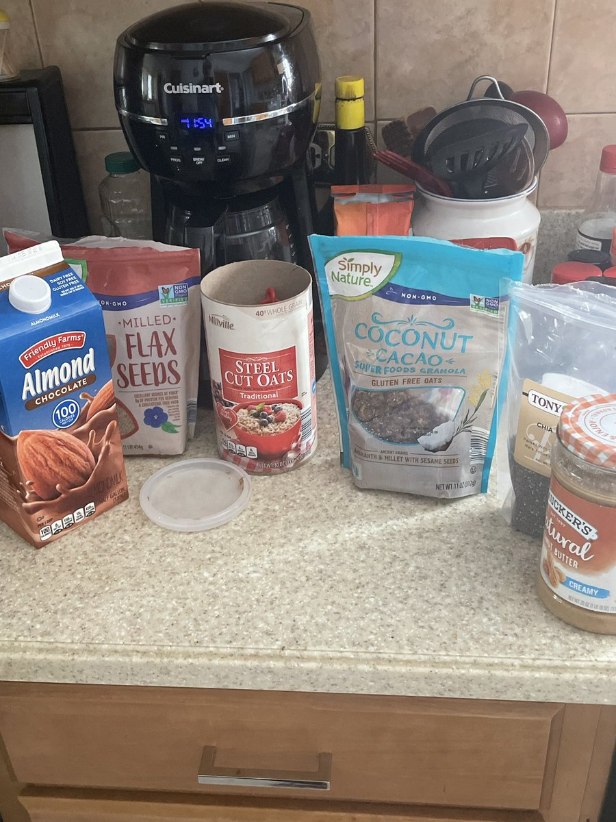 hotbufflatino's tweet photo. took a Cast &amp; Crew photo of my oatmeal today https://t.co/nsk9saudQC