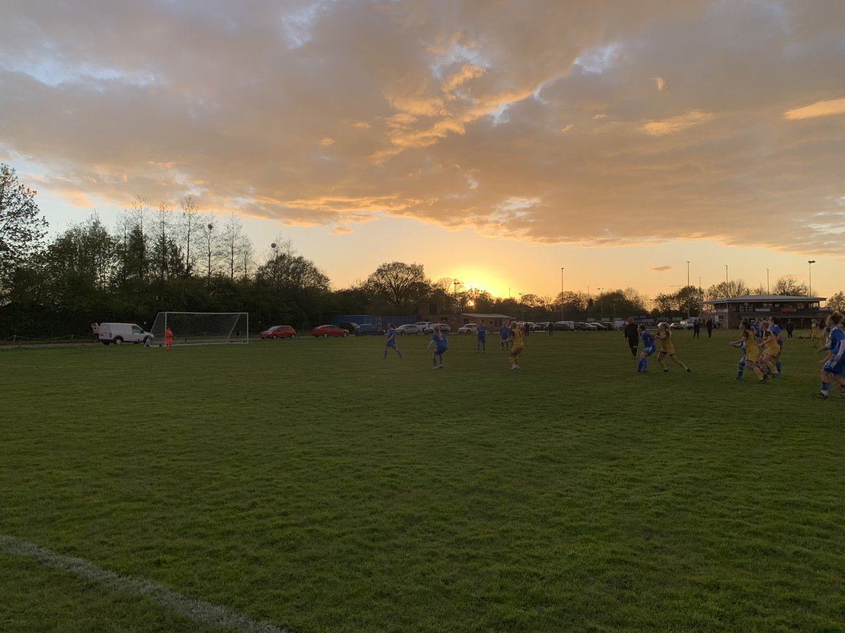 CFCWomens's tweet photo. 𝟴𝟱 | 𝗔𝗖𝗧𝗜𝗢𝗡!

📸 Not long to go now, so here is a snap of some of the second-half action.

🔵 3-4 🟡

#ELLCHS | #ChesterFC | #OurClub 🔵⚪️ https://t.co/4GXWZd5h2j