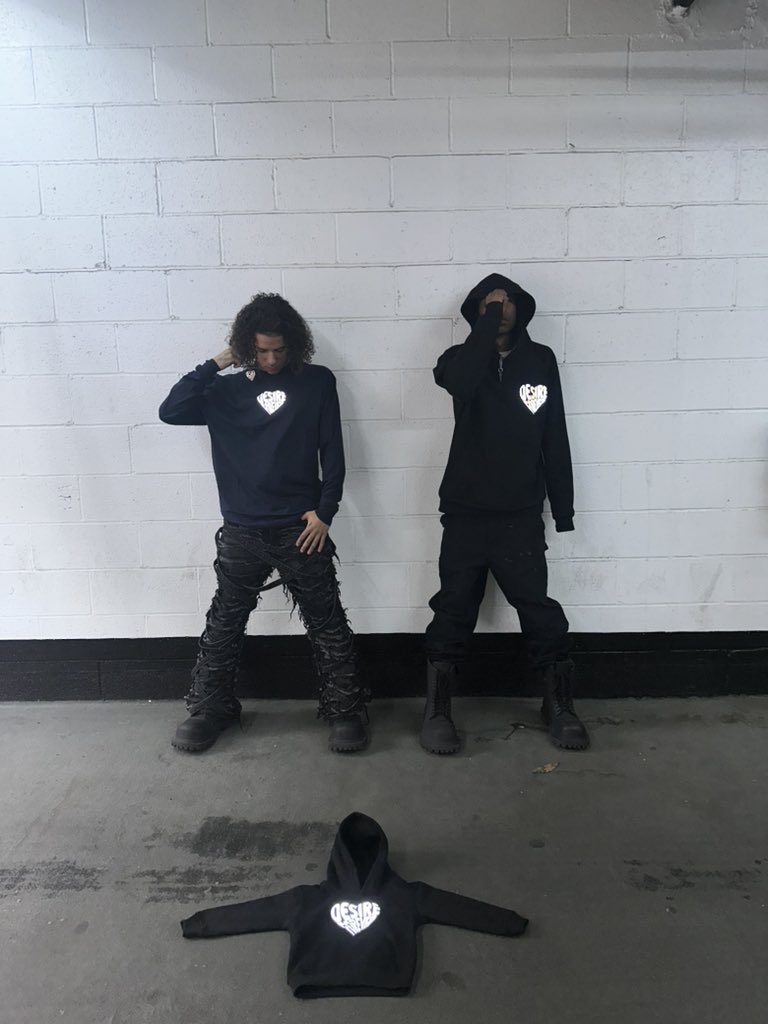 desire4evr's tweet image. LOGO COLLECTION 
CHAINS RESTOCKING
4/22