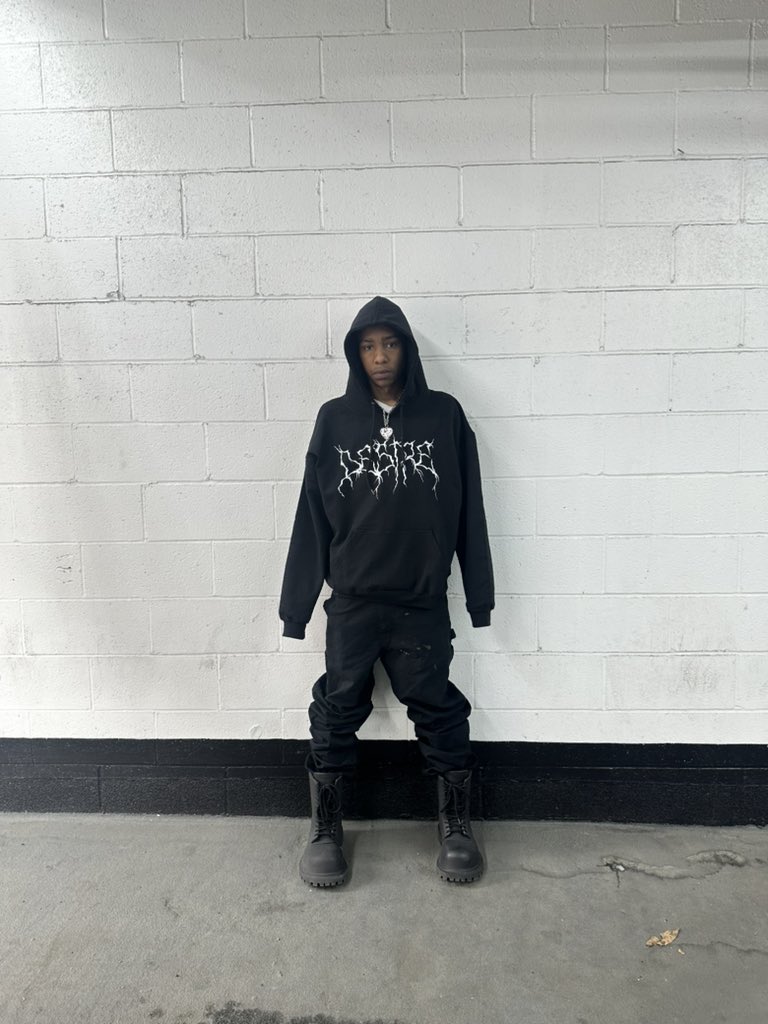 desire4evr's tweet image. LOGO COLLECTION 
CHAINS RESTOCKING
4/22