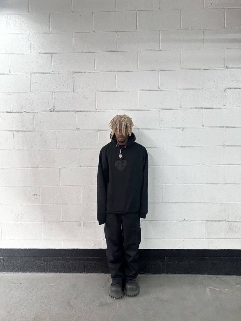 desire4evr's tweet image. LOGO COLLECTION 
CHAINS RESTOCKING
4/22